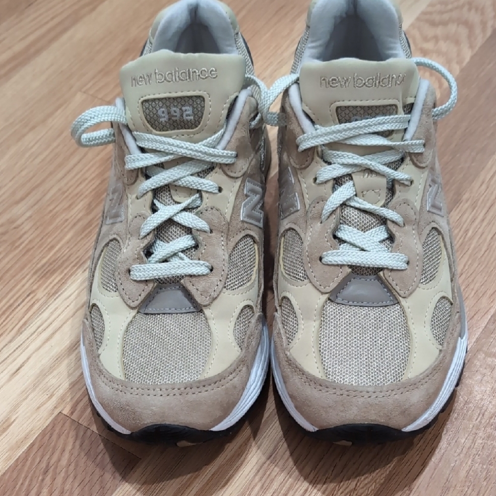 New Balance 992 / Beige and Cream Sneakers